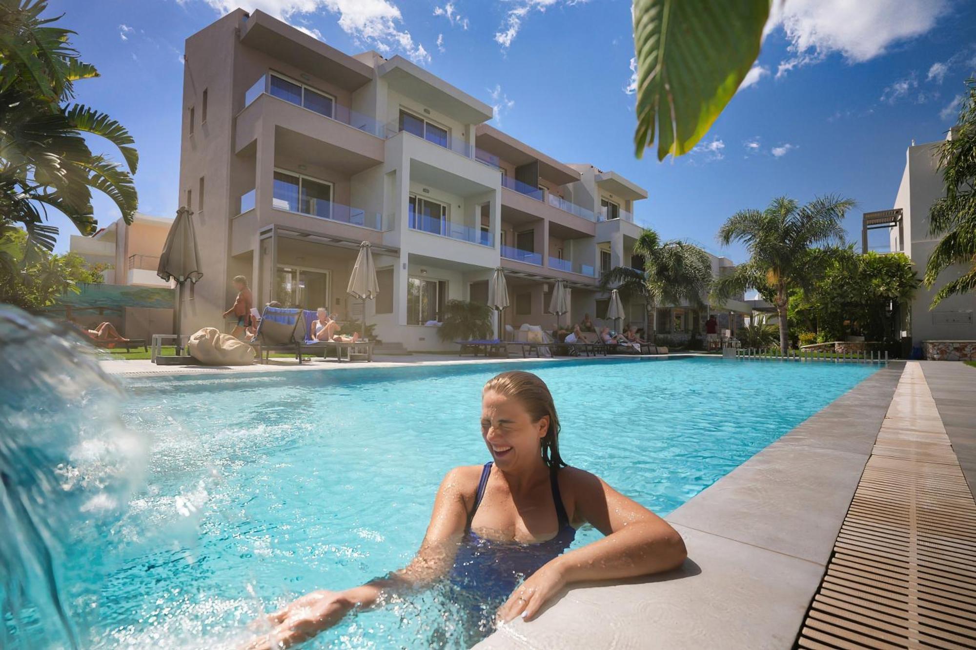 Relax Hotel Палеохора Экстерьер фото