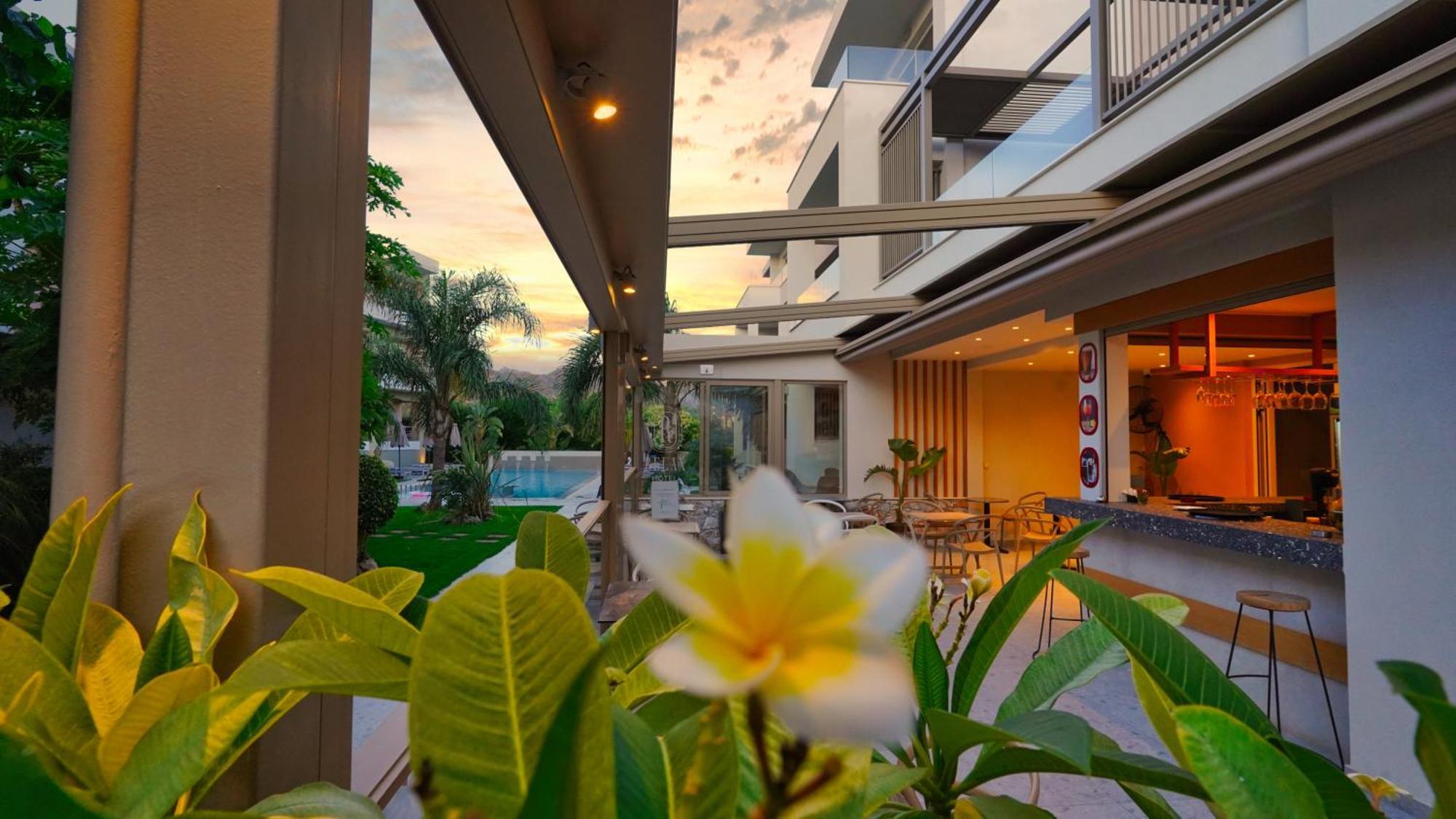 Relax Hotel Палеохора Экстерьер фото