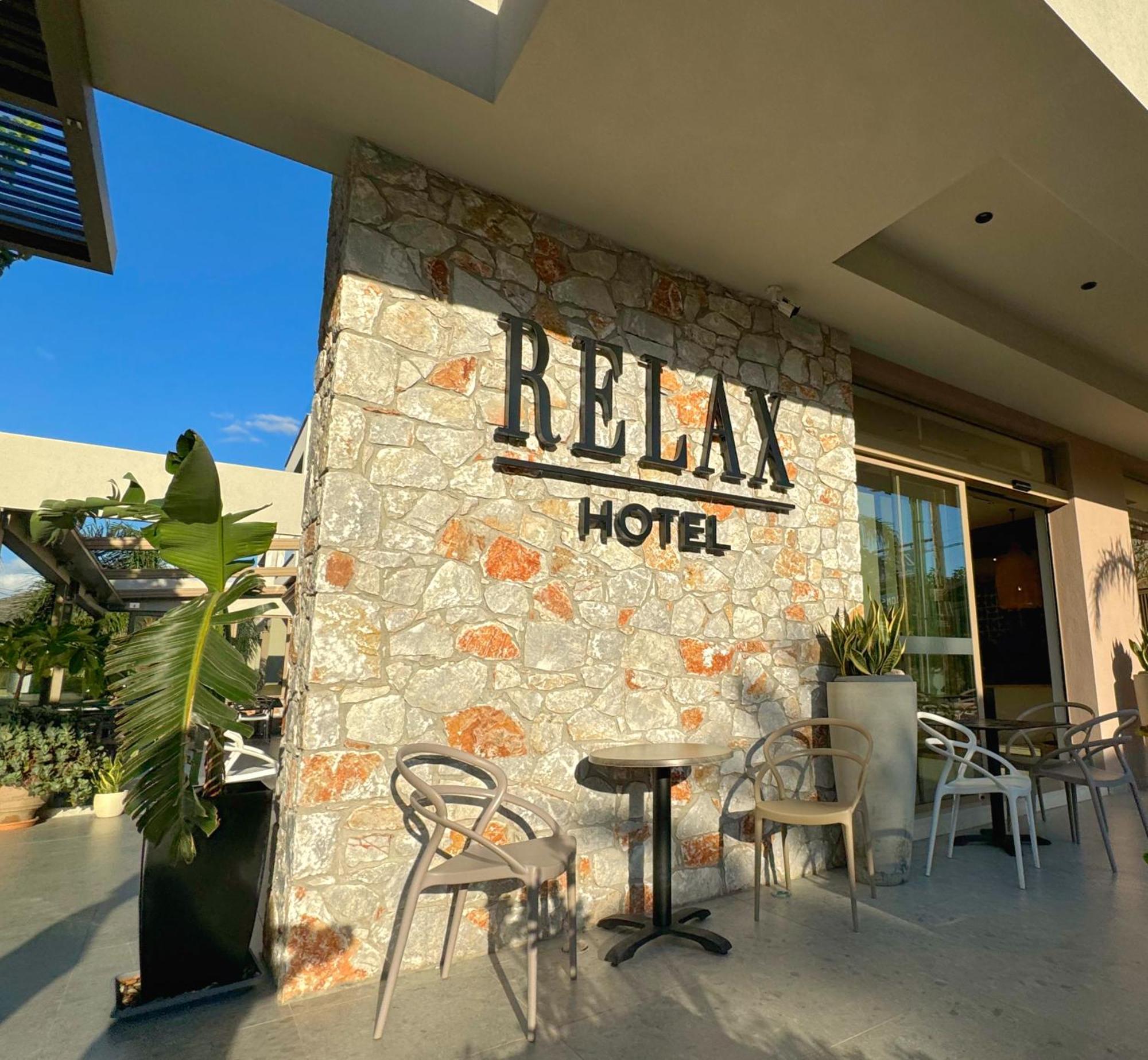Relax Hotel Палеохора Экстерьер фото